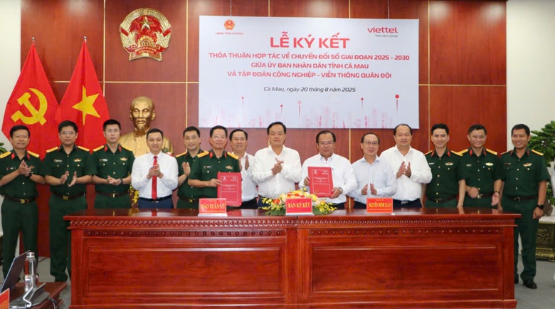 C&agrave; Mau hợp t&aacute;c Tập đo&agrave;n Viettel phổ cập điện thoại th&ocirc;ng minh gi&aacute; rẻ cho người d&acirc;n- Ảnh 1.
