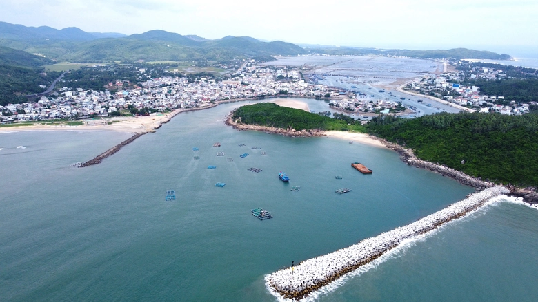 Quảng Ngãi điều chỉnh kế hoạch đầu tư công trung hạn- Ảnh 3. Quảng Ngãi điều chỉnh kế hoạch đầu tư công trung hạn- Ảnh 3.