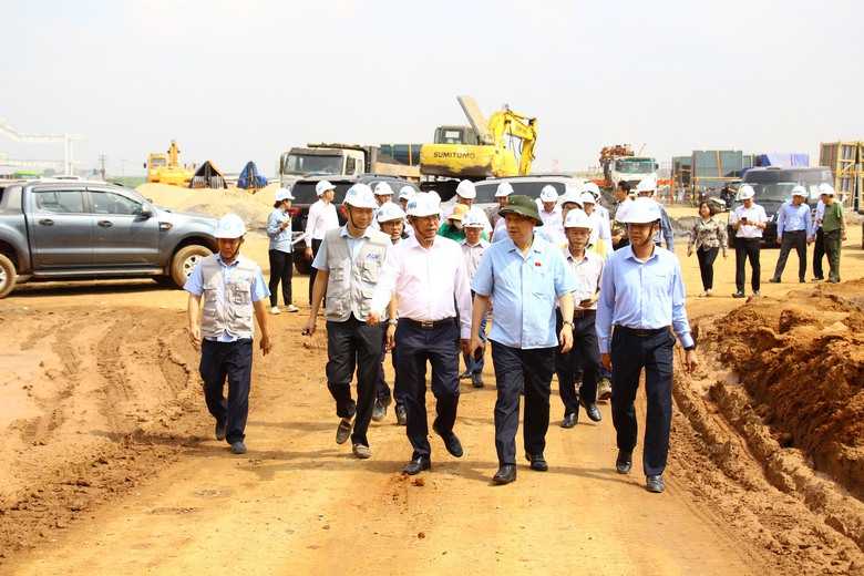 Ph&oacute; chủ tịch Quốc hội kiểm tra s&acirc;n bay Long Th&agrave;nh: L&agrave;m nhanh nhưng phải đảm bảo chất lượng- Ảnh 11.