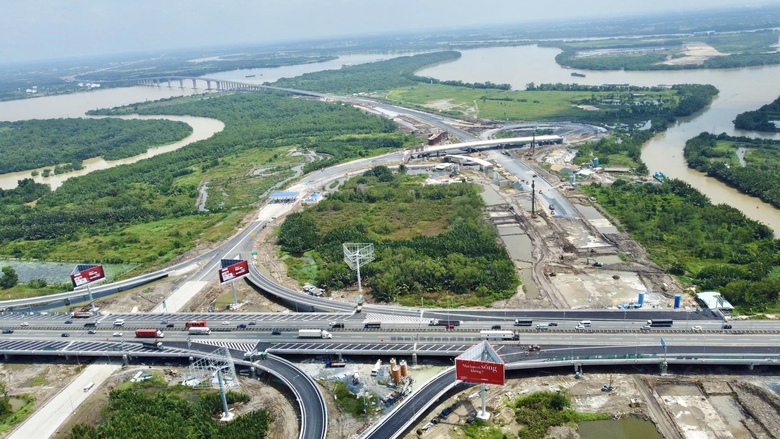 Đồng Nai: Dốc lực cho s&acirc;n bay Long Th&agrave;nh, đường giao th&ocirc;ng v&agrave; giải ng&acirc;n đầu tư c&ocirc;ng- Ảnh 6.