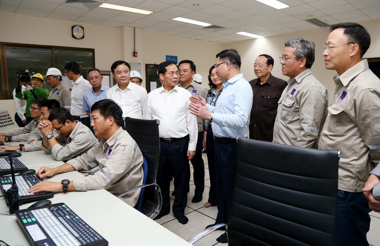 Ph&oacute; thủ tướng B&ugrave;i Thanh Sơn thăm v&agrave; l&agrave;m việc tại nh&agrave; m&aacute;y Đạm Ph&uacute; Mỹ- Ảnh 2.