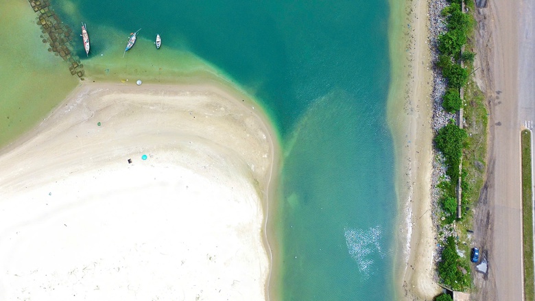 Huế: Chi gần 10 tỷ đồng để nạo vét, cửa biển vẫn bồi lấp trở lại- Ảnh 7. Huế: Chi gần 10 tỷ đồng để nạo vét, cửa biển vẫn bồi lấp trở lại- Ảnh 7.