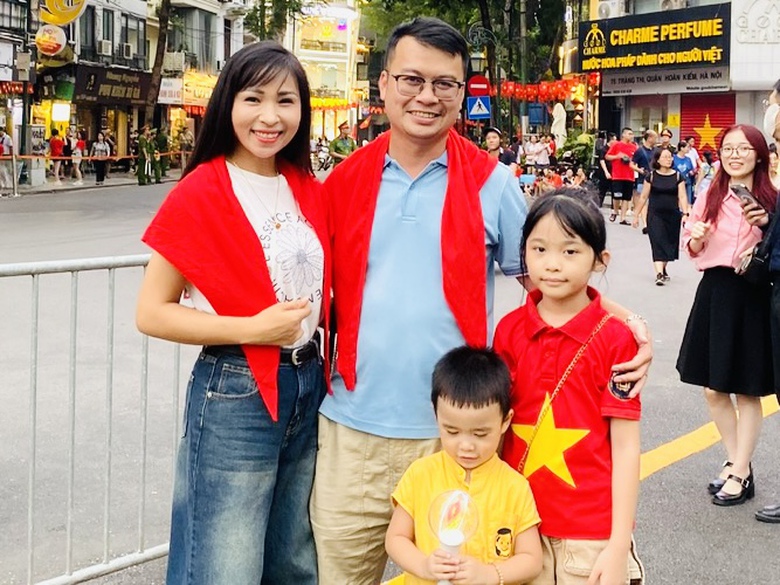 Người d&acirc;n h&aacute;o hức, đứng k&iacute;n đường xem tổng hợp luyện diễu binh, diễu h&agrave;nh- Ảnh 12.