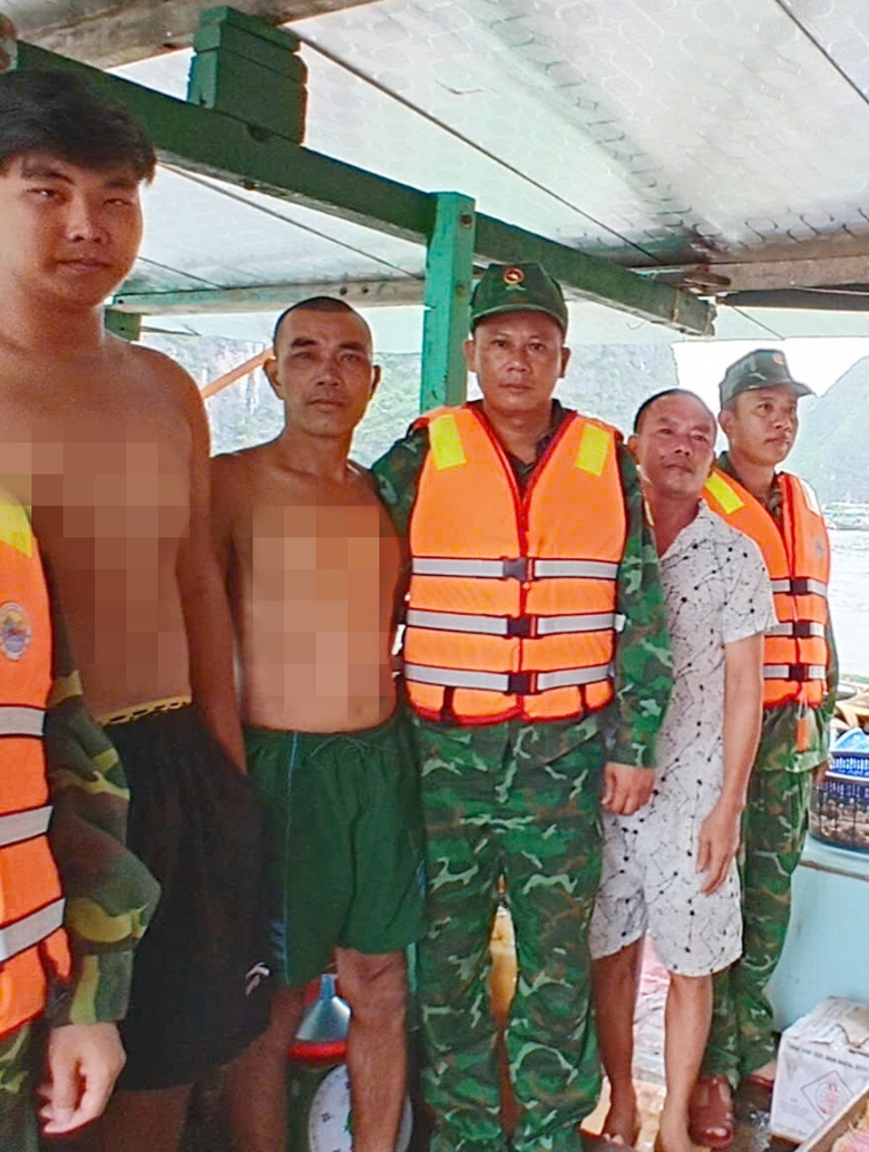 Cứu th&agrave;nh c&ocirc;ng 3 ngư d&acirc;n bị lật t&agrave;u tr&ecirc;n biển ở Quảng Ninh- Ảnh 1.