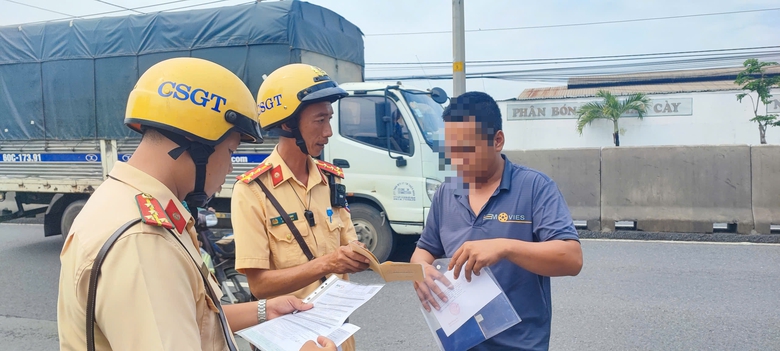 TP.HCM: Gần 70.000 tài xế vi phạm bị phạt nguội qua camera- Ảnh 2. TP.HCM: Gần 70.000 tài xế vi phạm bị phạt nguội qua camera- Ảnh 2.