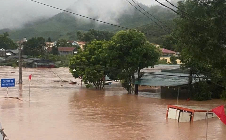 Mưa lớn k&eacute;o d&agrave;i suốt đ&ecirc;m, nhiều x&atilde; v&ugrave;ng cao Bắc Ninh bị chia cắt- Ảnh 2.