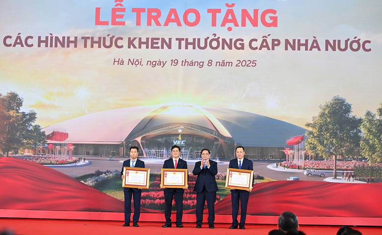 Tổng c&ocirc;ng ty Truyền tải điện Quốc gia đ&oacute;n nhận Hu&acirc;n chương Lao động hạng Ba- Ảnh 1.