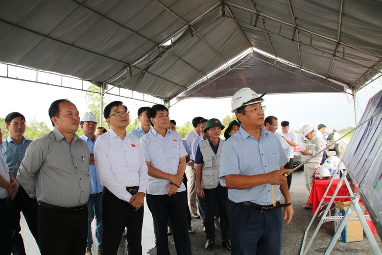 Đẩy nhanh tiến độ, dự &aacute;n cao tốc Ch&acirc;u Đốc - Cần Thơ - S&oacute;c Trăng gặp kh&oacute; v&igrave; thiếu c&aacute;t- Ảnh 2.