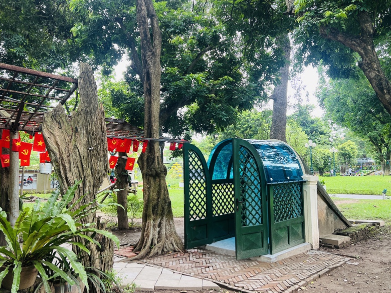 Kh&aacute;m ph&aacute; hầm b&iacute; mật trong l&ograve;ng Ho&agrave;ng th&agrave;nh Thăng Long lần đầu mở cửa- Ảnh 2.