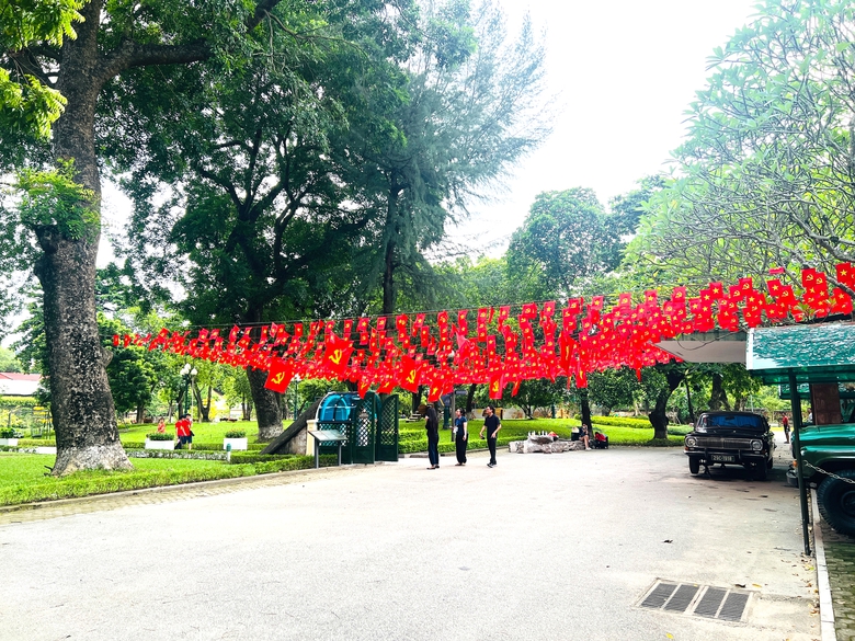 Kh&aacute;m ph&aacute; hầm b&iacute; mật trong l&ograve;ng Ho&agrave;ng th&agrave;nh Thăng Long lần đầu mở cửa- Ảnh 1.