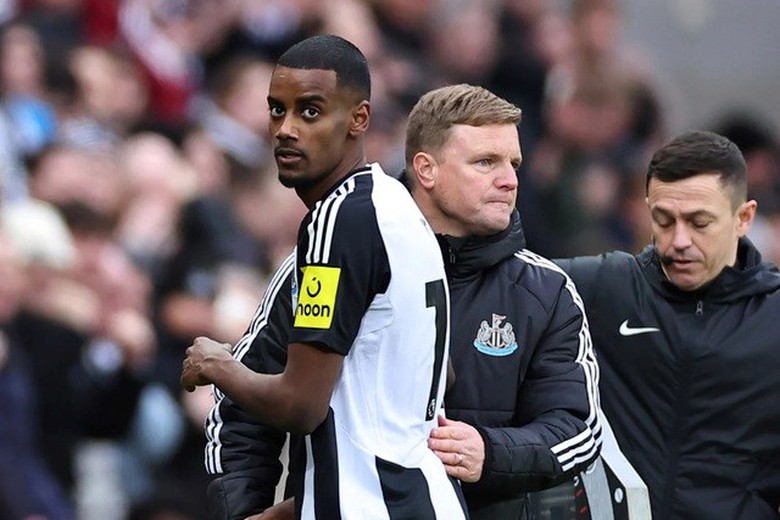 Alexander Isak tự l&agrave;m kh&oacute; m&igrave;nh v&igrave; &ldquo;trở mặt&rdquo; với Newcastle?- Ảnh 1.