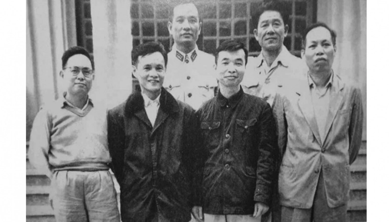 Căn nh&agrave; cổ trăm năm giữa l&ograve;ng H&agrave; Nội, nơi ra đời quyết định lịch sử- Ảnh 1.