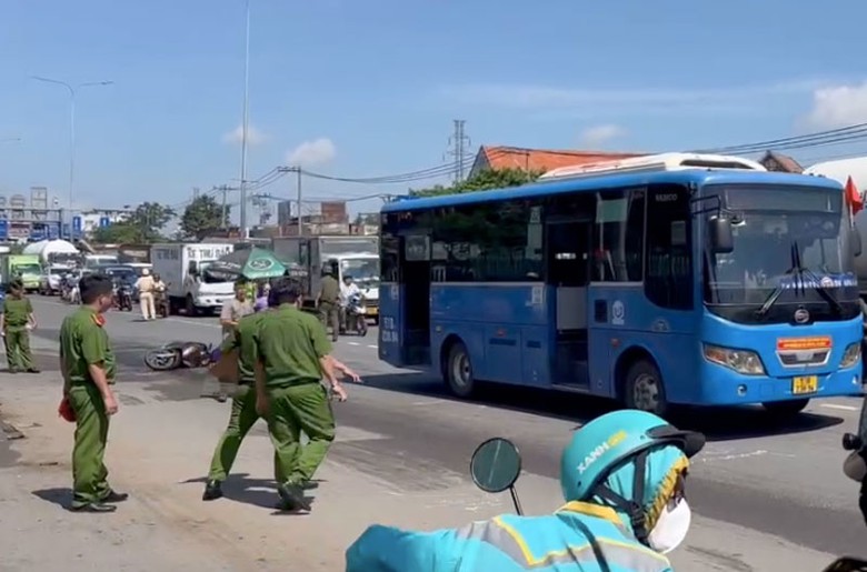 Hiện trường vụ tai nạn khiến nữ sinh viên tử vong. Hiện trường vụ tai nạn khiến nữ sinh viên tử vong.