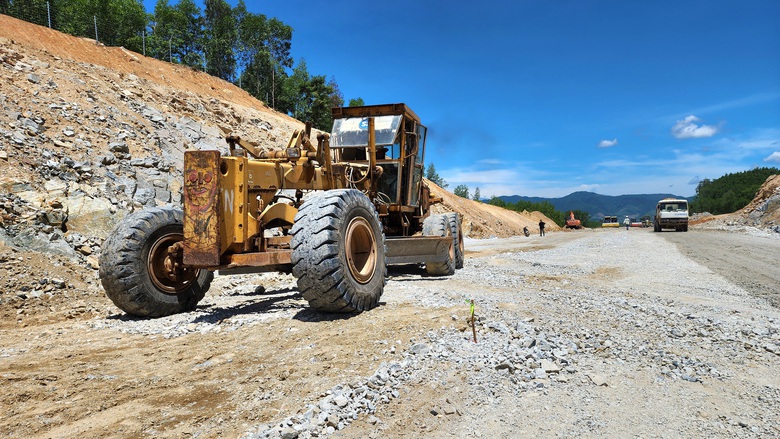 Th&ocirc;ng điểm nghẽn mặt bằng, nh&agrave; thầu tăng tốc thi c&ocirc;ng cao tốc qua Quảng Ng&atilde;i- Ảnh 7.