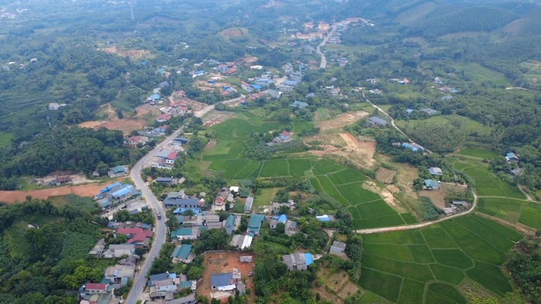 L&agrave;o Cai: Tuyến đường mở tương lai cho người d&acirc;n khu vực hồ Th&aacute;c B&agrave;- Ảnh 2.