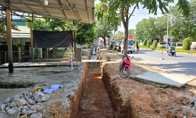 Quảng Trị: Dự &aacute;n trăm tỷ đồng cải tạo vỉa h&egrave; đường H&ugrave;ng Vương đang triển khai thế n&agrave;o?- Ảnh 2.