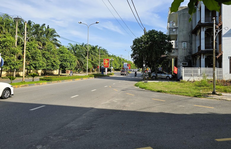 Quảng Trị: Dự &aacute;n trăm tỷ đồng cải tạo vỉa h&egrave; đường H&ugrave;ng Vương đang triển khai thế n&agrave;o?- Ảnh 7.