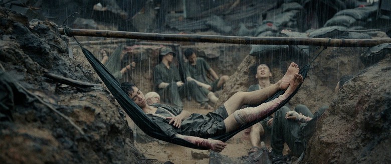 Phim "Mưa đỏ" gây sốt trong ngày đầu ra rạp- Ảnh 5. Phim "Mưa đỏ" gây sốt trong ngày đầu ra rạp- Ảnh 5.