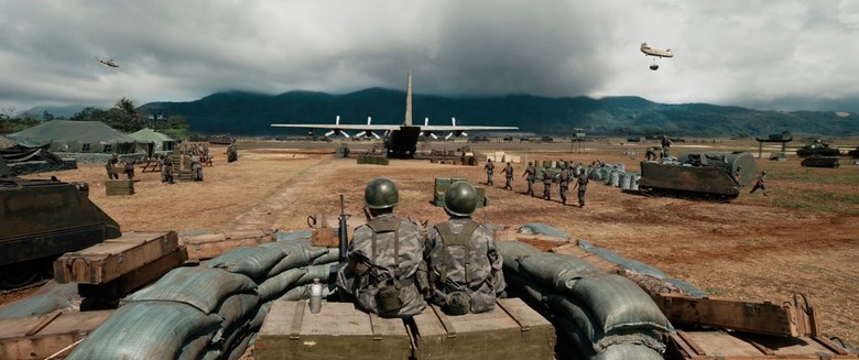 Phim "Mưa đỏ" gây sốt trong ngày đầu ra rạp- Ảnh 4. Phim "Mưa đỏ" gây sốt trong ngày đầu ra rạp- Ảnh 4.