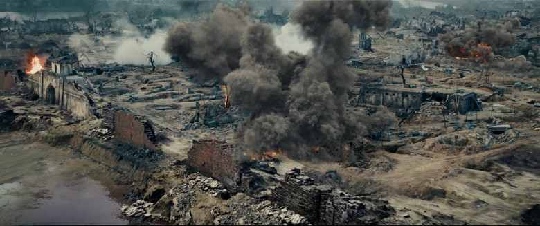 Phim "Mưa đỏ" gây sốt trong ngày đầu ra rạp- Ảnh 7. Phim "Mưa đỏ" gây sốt trong ngày đầu ra rạp- Ảnh 7.