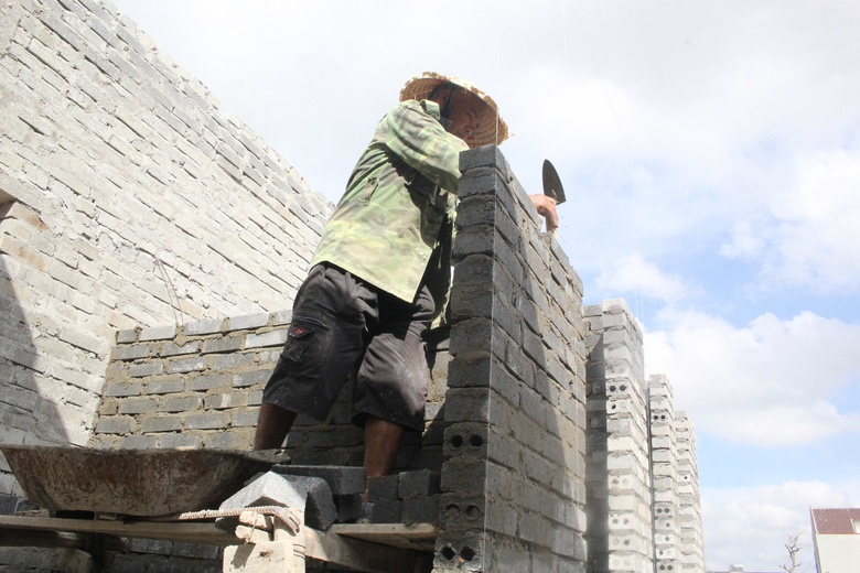 Doanh nghiệp gạch kh&ocirc;ng nung loay hoay t&igrave;m hướng ti&ecirc;u thụ- Ảnh 2.