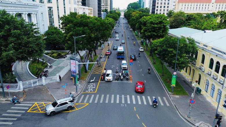 TP.HCM bố tr&iacute; 14 l&agrave;n rẽ phải li&ecirc;n tục, lắp gần 800 đ&egrave;n t&iacute;n hiệu cho xe m&aacute;y- Ảnh 1.