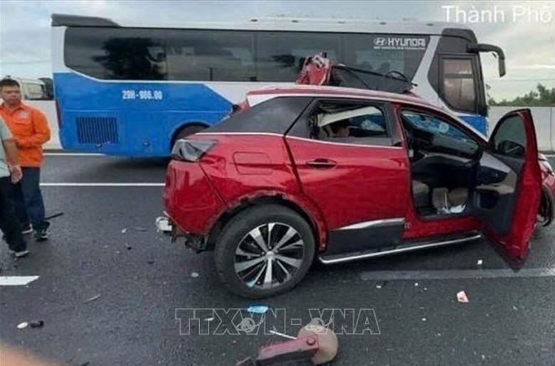 Chiếc &ocirc; t&ocirc; con tại hiện trường vụ tai nạn - Ảnh: TTXVN.