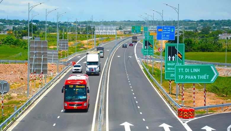 Cục Đường bộ: Cần mở rộng đối tượng bắt buộc lắp thiết bị gi&aacute;m s&aacute;t h&agrave;nh tr&igrave;nh- Ảnh 1.