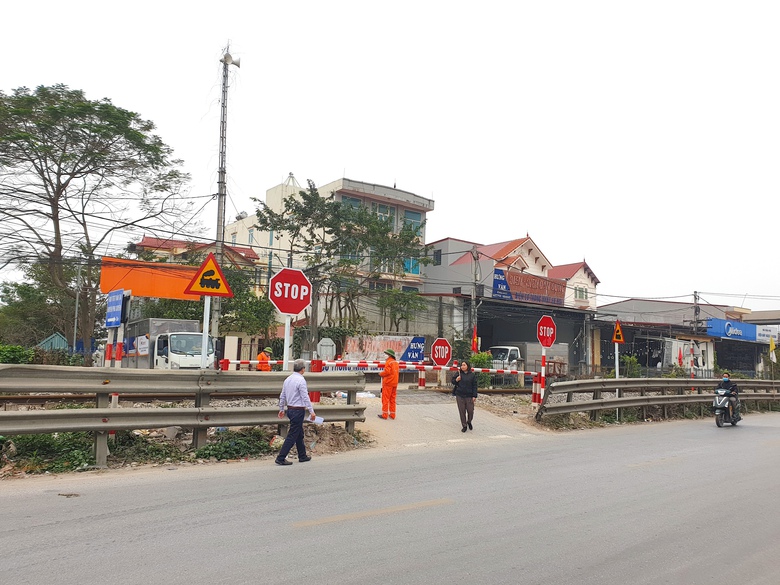Ph&acirc;n cấp địa phương kết nối t&iacute;n hiệu, cảnh giới giao cắt đường bộ - đường sắt- Ảnh 1.
