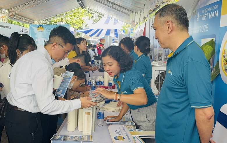 Hơn 10.000 ứng vi&ecirc;n "săn v&eacute;" t&igrave;m cơ hội cất c&aacute;nh sự nghiệp c&ugrave;ng si&ecirc;u s&acirc;n bay Long Th&agrave;nh- Ảnh 13.
