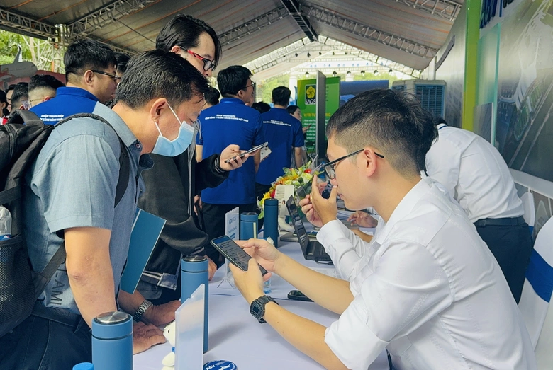 Hơn 10.000 ứng vi&ecirc;n "săn v&eacute;" t&igrave;m cơ hội cất c&aacute;nh sự nghiệp c&ugrave;ng si&ecirc;u s&acirc;n bay Long Th&agrave;nh- Ảnh 14.