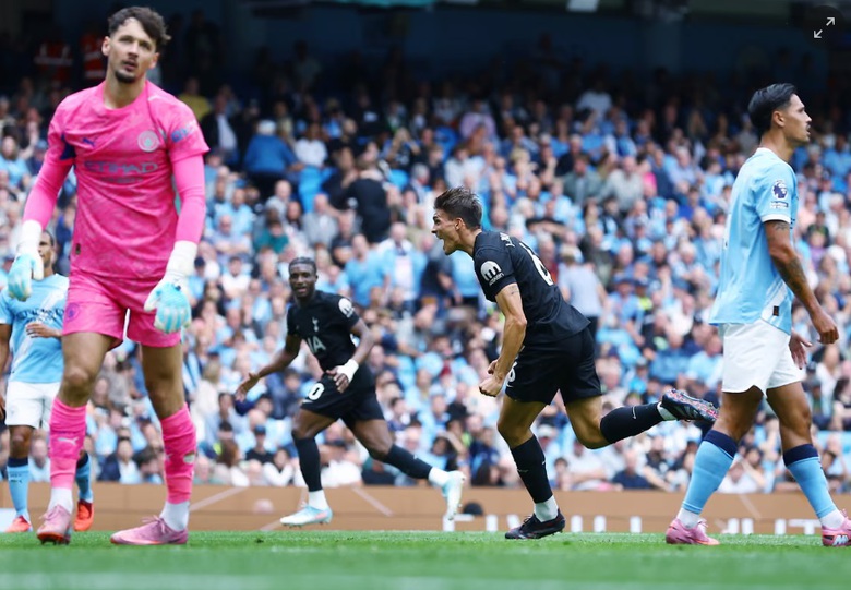H&agrave;ng thủ hớ h&ecirc;nh, Man City gục ng&atilde; trước Tottenham ngay tại Etihad- Ảnh 1.