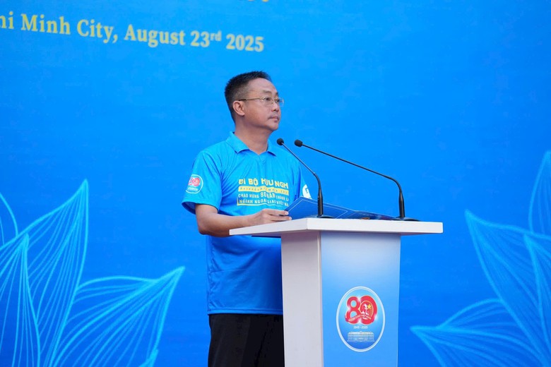 TP.HCM: 1.800 người đi bộ hữu nghị mừng 80 năm Ngoại giao Việt Nam- Ảnh 1. TP.HCM: 1.800 người đi bộ hữu nghị mừng 80 năm Ngoại giao Việt Nam- Ảnh 1.