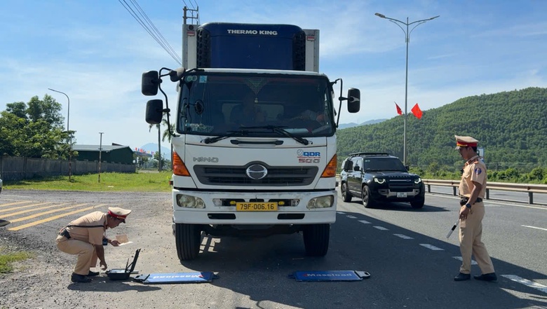 Huế: Xử lý 287 trường hợp xe chở quá khổ, quá tải- Ảnh 1. Huế: Xử lý 287 trường hợp xe chở quá khổ, quá tải- Ảnh 1.