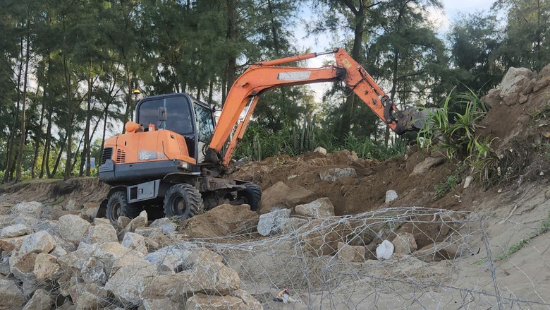 Nhiều địa phương ở miền Trung cấm biển trước khi b&atilde;o số 5 đổ bộ- Ảnh 6.