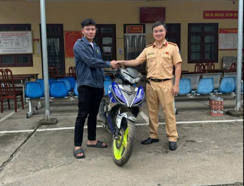 Thanh ni&ecirc;n ở Sơn La được trả lại xe m&aacute;y sau 2 năm mất trộm- Ảnh 1.