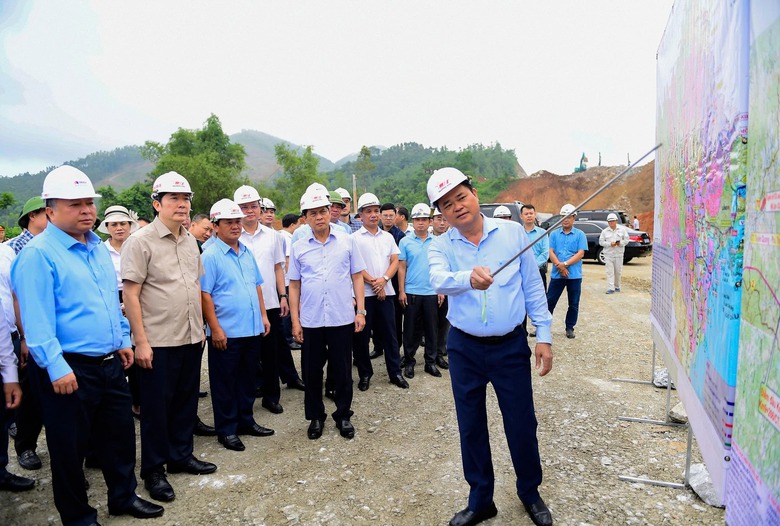 Phấn đấu thông 3 tuyến cao tốc ở Tuyên Quang, Lạng Sơn, Cao Bằng cuối năm 2025- Ảnh 1. Phấn đấu thông 3 tuyến cao tốc ở Tuyên Quang, Lạng Sơn, Cao Bằng cuối năm 2025- Ảnh 1.