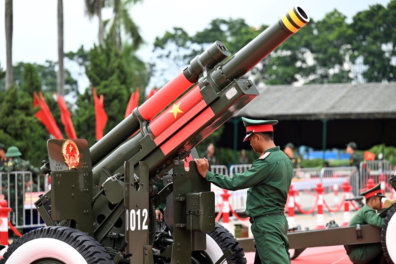 Người dân hào hứng ngắm dàn khí tài trên phố trước giờ tổng hợp luyện- Ảnh 16. Người dân hào hứng ngắm dàn khí tài trên phố trước giờ tổng hợp luyện- Ảnh 16.