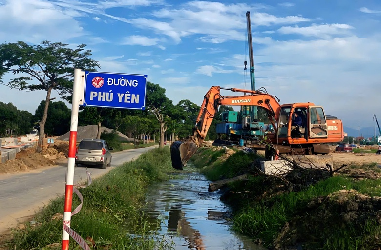 Nhiều địa phương ở miền Trung cấm biển trước khi b&atilde;o số 5 đổ bộ- Ảnh 3.