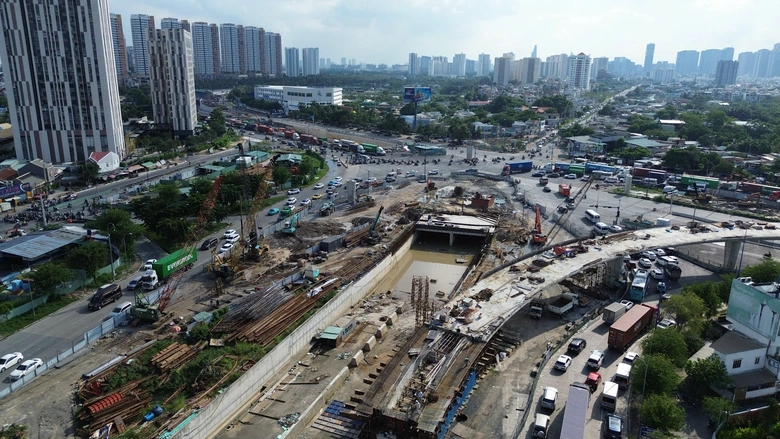Chậm 1 năm, r&uacute;t c&ograve;n 4 th&aacute;ng: N&uacute;t giao An Ph&uacute; liệu c&oacute; về đ&iacute;ch kịp nếu &ldquo;3 ca, 4 k&iacute;p&rdquo;?- Ảnh 3.