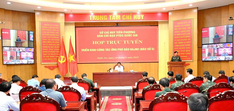 Thủ tướng Ch&iacute;nh phủ trực tiếp chỉ đạo c&ocirc;ng t&aacute;c ứng ph&oacute; b&atilde;o số 5 tại Nghệ An- Ảnh 1.