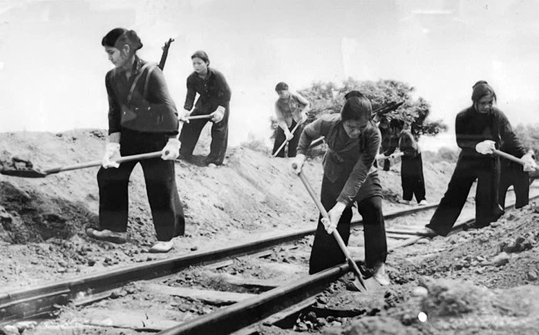 Thần tốc khôi phục tuyến đường sắt Thống nhất- Ảnh 1. Thần tốc khôi phục tuyến đường sắt Thống nhất- Ảnh 1.