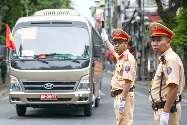 C&ocirc;ng an H&agrave; Nội khuyến c&aacute;o trước lễ sơ duyệt diễu binh, diễu h&agrave;nh mừng Quốc kh&aacute;nh- Ảnh 2.