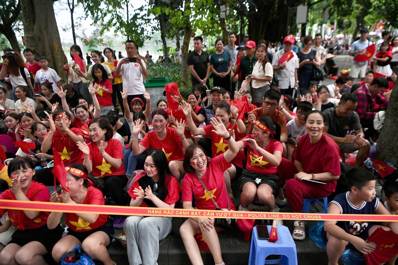 Người dân hào hứng ngắm dàn khí tài trên phố trước giờ tổng hợp luyện- Ảnh 11. Người dân hào hứng ngắm dàn khí tài trên phố trước giờ tổng hợp luyện- Ảnh 11.