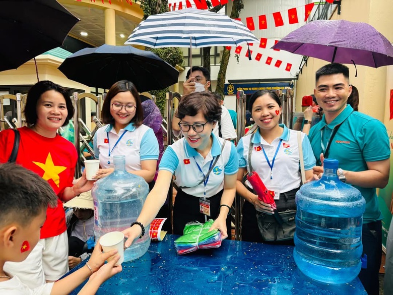 Ấm l&ograve;ng những suất ăn tiếp sức lực lượng phục vụ tổng hợp luyện diễu binh, diễu h&agrave;nh- Ảnh 12.