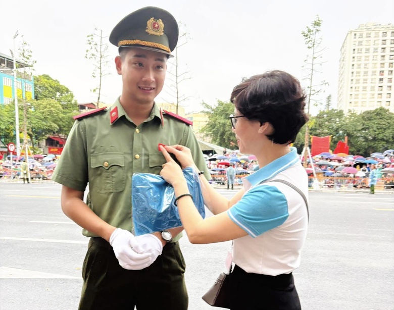 Ấm l&ograve;ng những suất ăn tiếp sức lực lượng phục vụ tổng hợp luyện diễu binh, diễu h&agrave;nh- Ảnh 14.