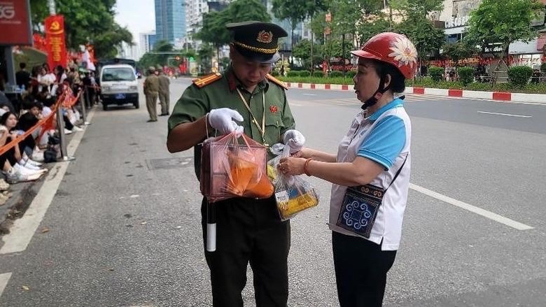 Ấm l&ograve;ng những suất ăn tiếp sức lực lượng phục vụ tổng hợp luyện diễu binh, diễu h&agrave;nh- Ảnh 5.