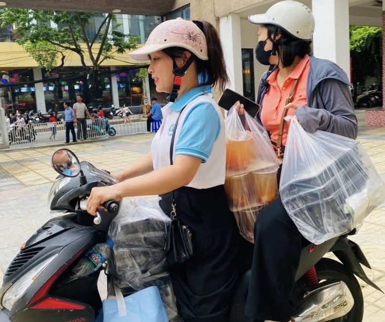 Ấm l&ograve;ng những suất ăn tiếp sức lực lượng phục vụ tổng hợp luyện diễu binh, diễu h&agrave;nh- Ảnh 2.