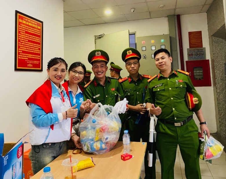 Ấm l&ograve;ng những suất ăn tiếp sức lực lượng phục vụ tổng hợp luyện diễu binh, diễu h&agrave;nh- Ảnh 3.