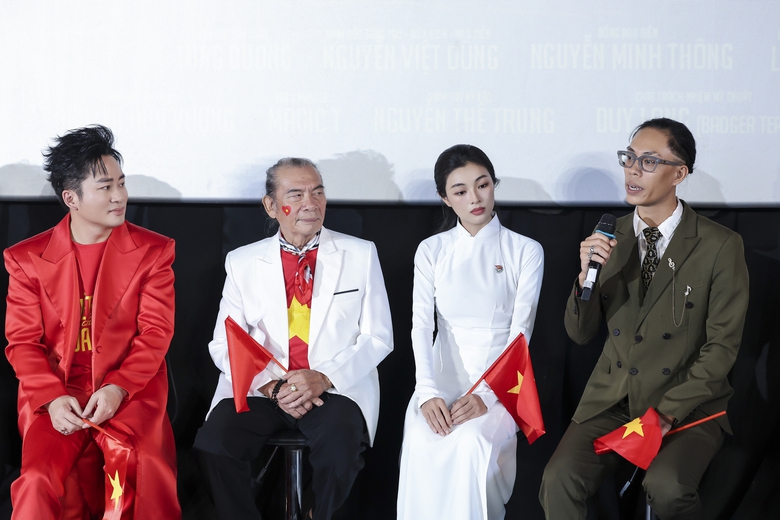 T&ugrave;ng Dương ra MV &ldquo;Viết tiếp c&acirc;u chuyện h&ograve;a b&igrave;nh&rdquo;: Mong muốn người trẻ tr&acirc;n trọng qu&aacute; khứ- Ảnh 1.